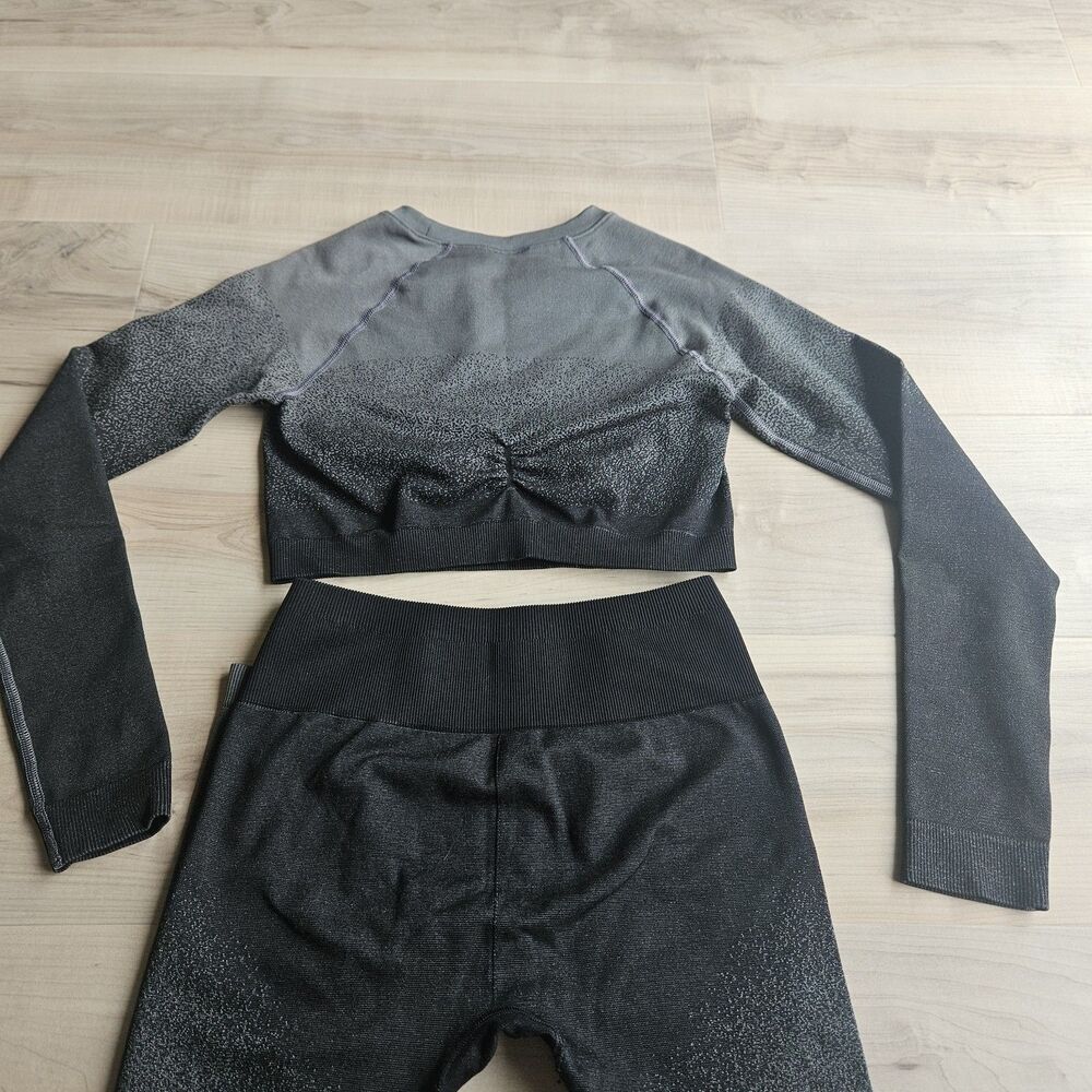 Gymshark Women's Medium Gray Long Sleeve Crop Top and Leggings Matching Set EUC - Picture 4 of 5